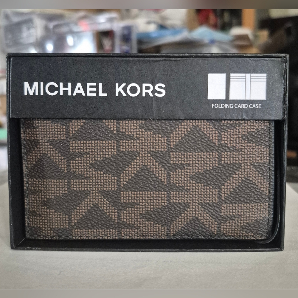 Michael Kors Geometric Pattern Wallet Card holder case. NWT 🔥